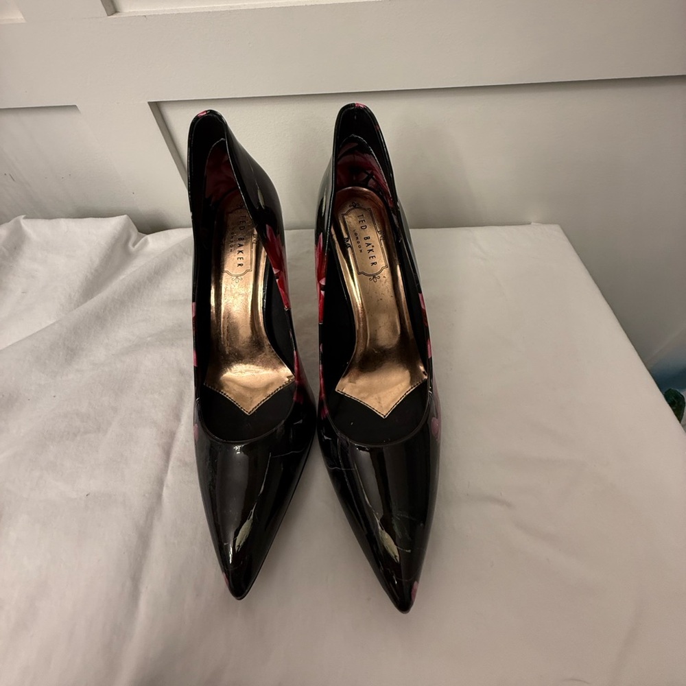 Ted Baker London Black and Pink Heels